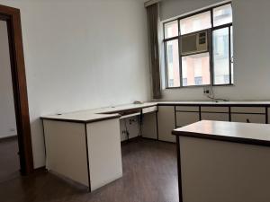 Comercial próximo ao metro mobiliado