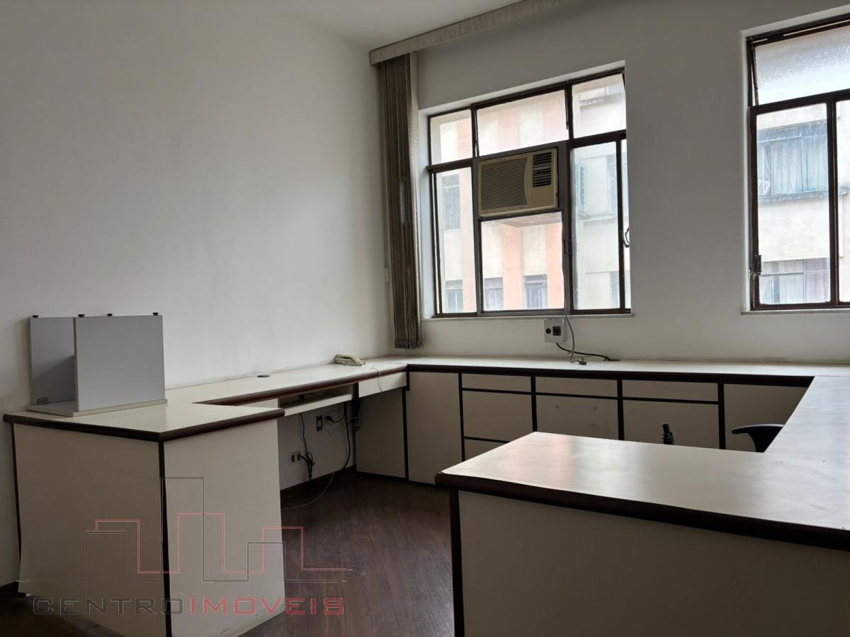 Comercial próximo ao metro mobiliado Comercial próximo ao metro mobiliado